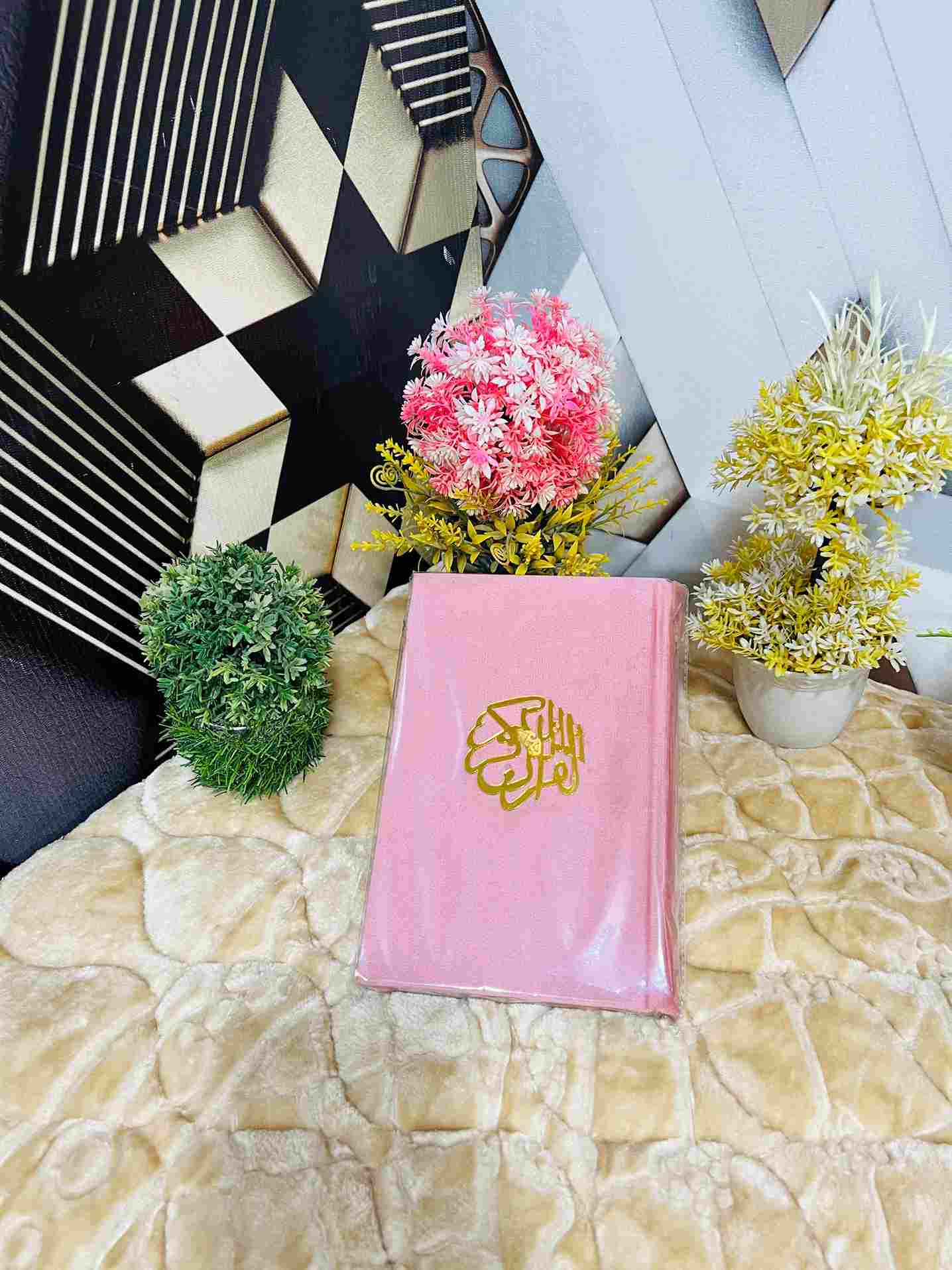 Holy Quran Tajveedi 16 Line Velvet Pink color