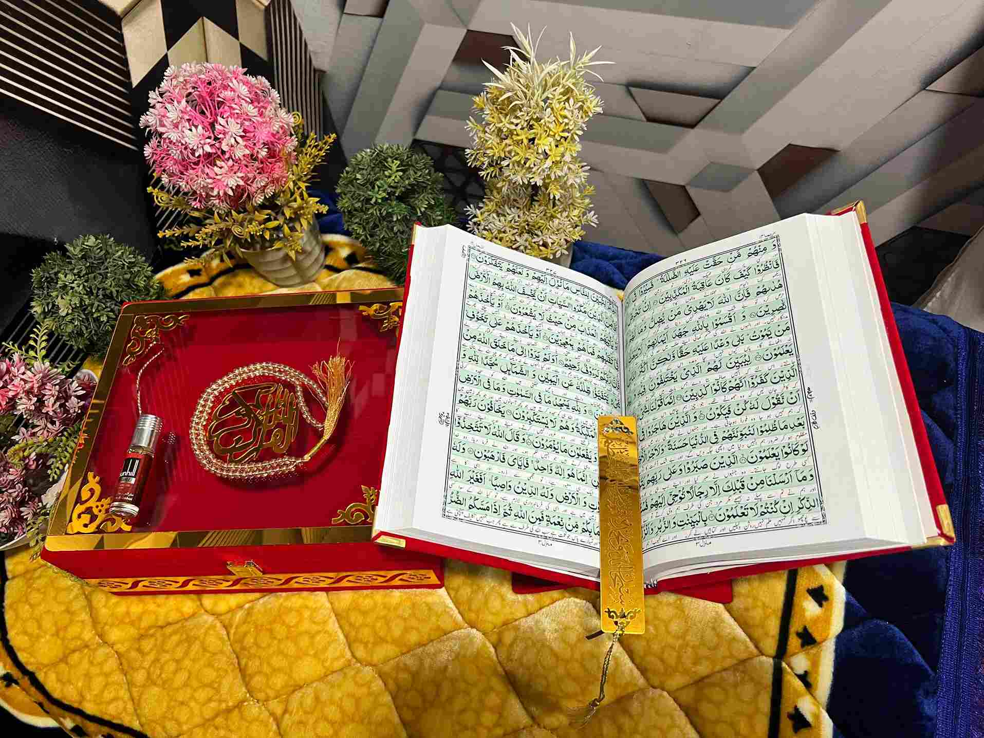 💎 VIP Edition Holy Quran Wedding Gift Set (With Translation) Transparent Box, Velvet Holly Quran, Book Mark, Velvet Box, Velvet Rahal, Ittar, Tasbeeh